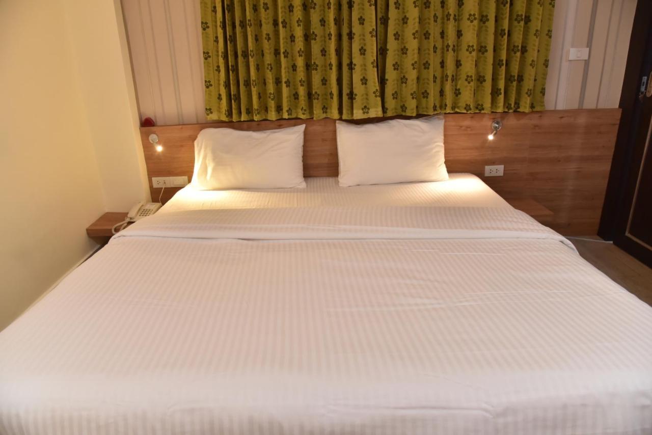 Rose Nana Hotel Bangkok Bagian luar foto