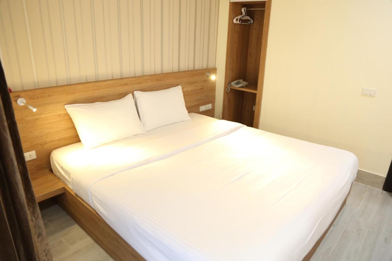 Rose Nana Hotel Bangkok Bagian luar foto